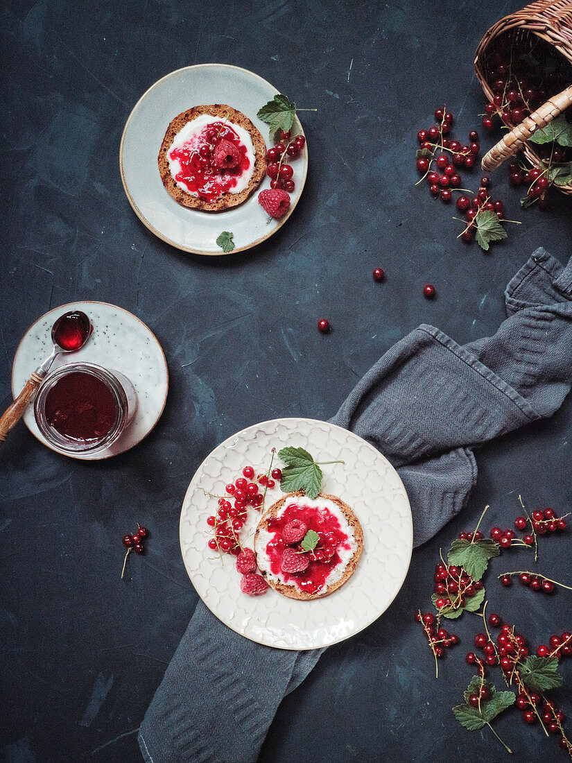 Bread rolls with redcurrant and raspberry jam