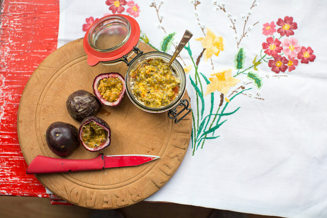 Overnight Oats mit Chia, Goji und Passionsfrucht