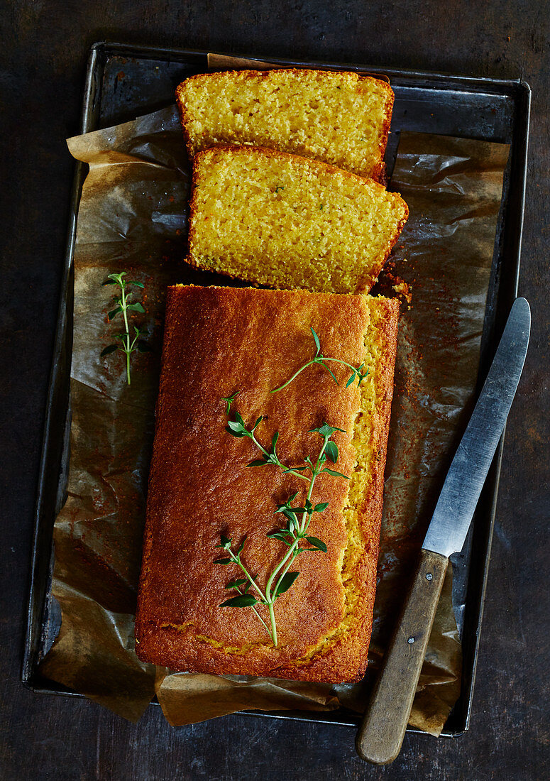 Maisbrot mit Thymian