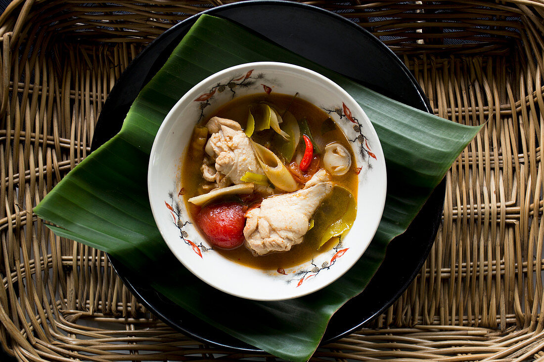 Tom Yum soup with chicken, tomatoes and lemongrass (Thailand)