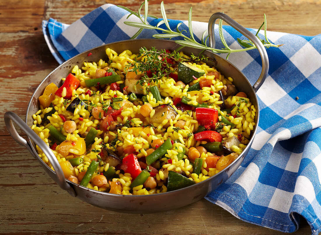 Vegetarische Paella mit Gemüse