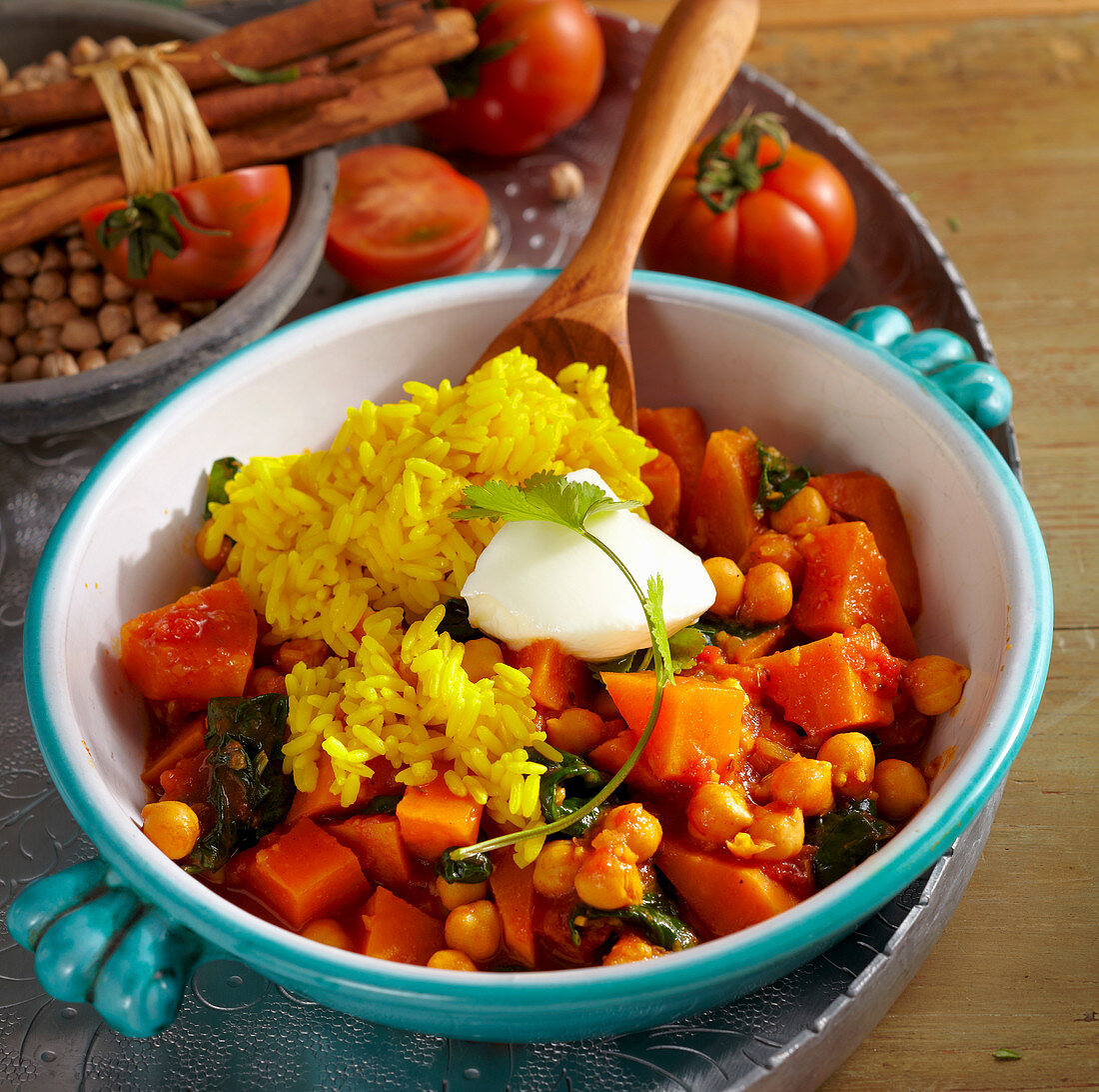 Sweet potato curry with chickpeas, cinnamon, tomato, spinach, garam masala, coriander, rice and natural yoghurt (India)