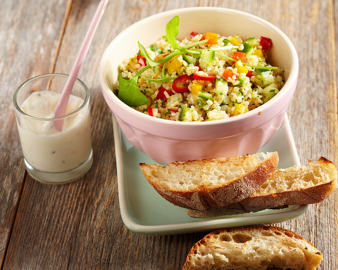 Vegetarian bulgur salad with a yoghurt and garlic dip