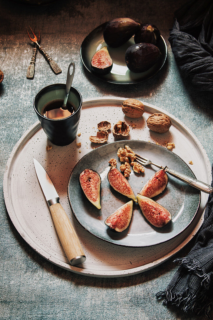 Fresh sliced figs with walnuts