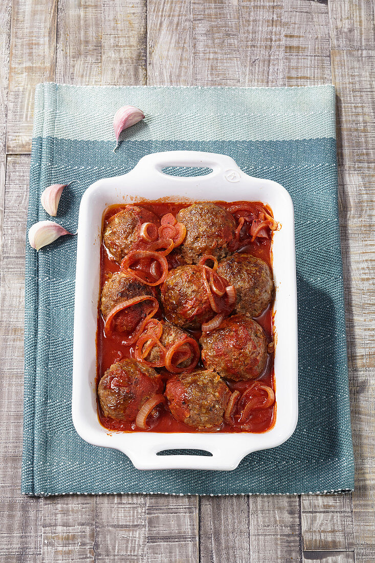 Meatballs in tomato sauce