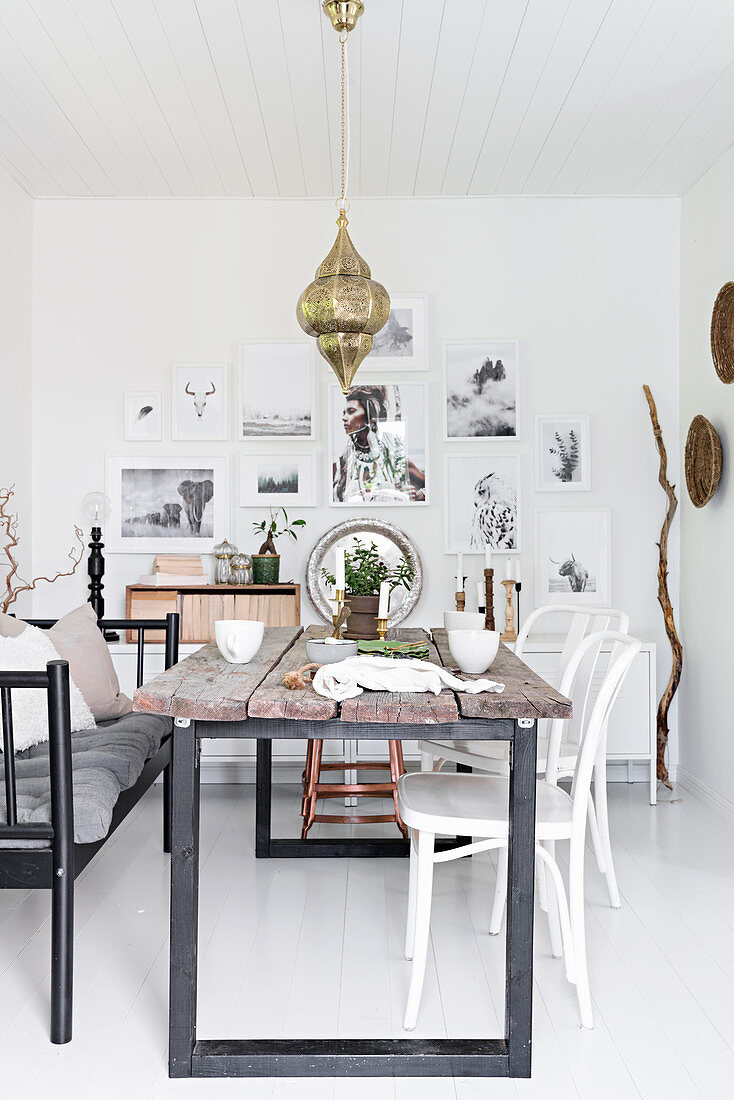 Vintage-style, black-and-white dining room