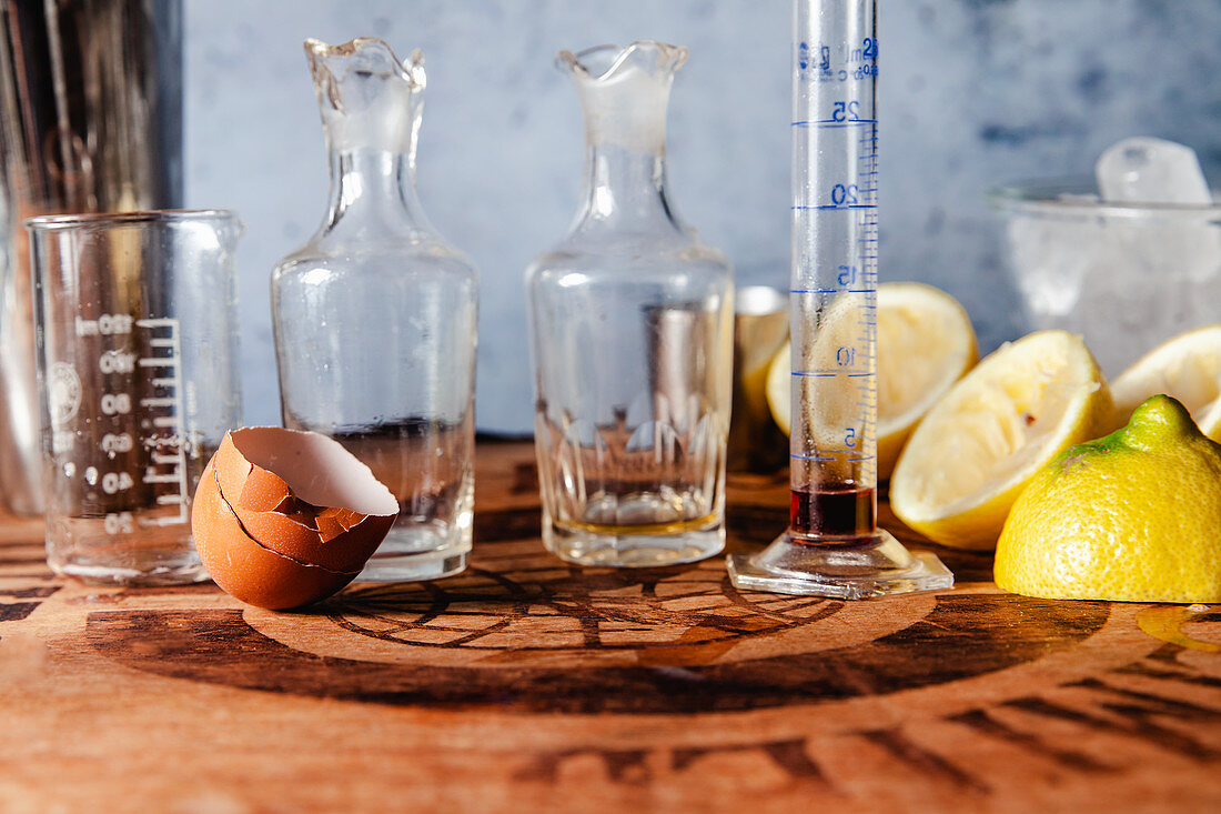 Ingredients for a New York Sour cocktail