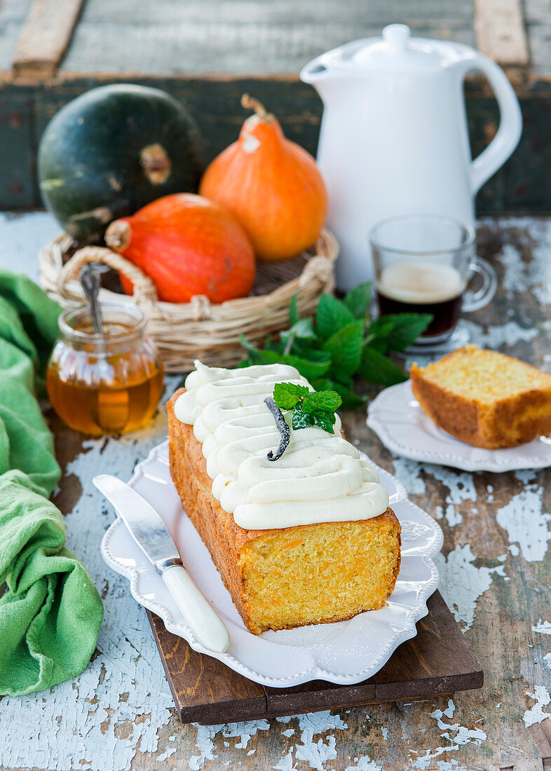 Pumpkin cake with vanilla cream