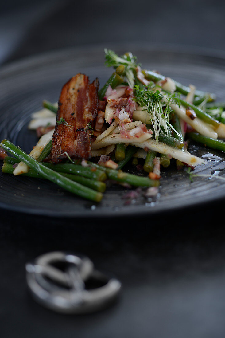 Bean salad with bacon