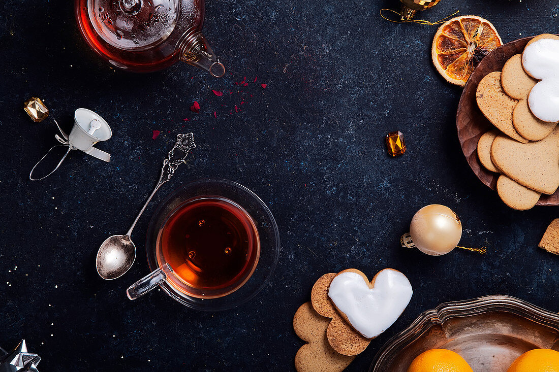 Teatime with heart-shaped ginger cookies and tangerines
