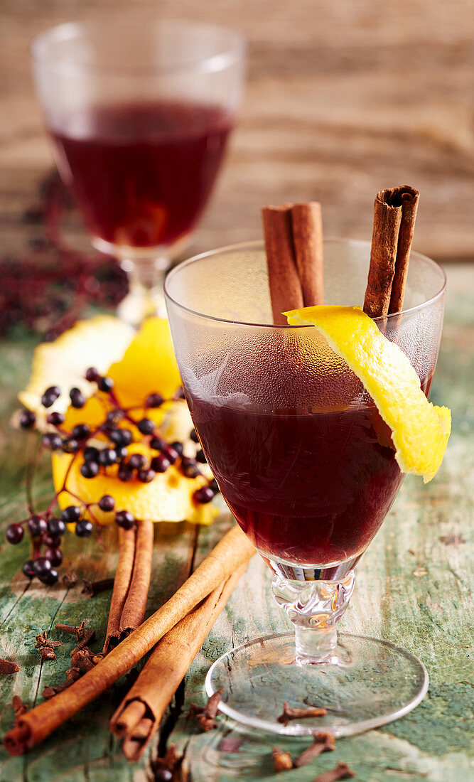 Elderberry and apple punch with orange peel, cloves and cinnamon sticks