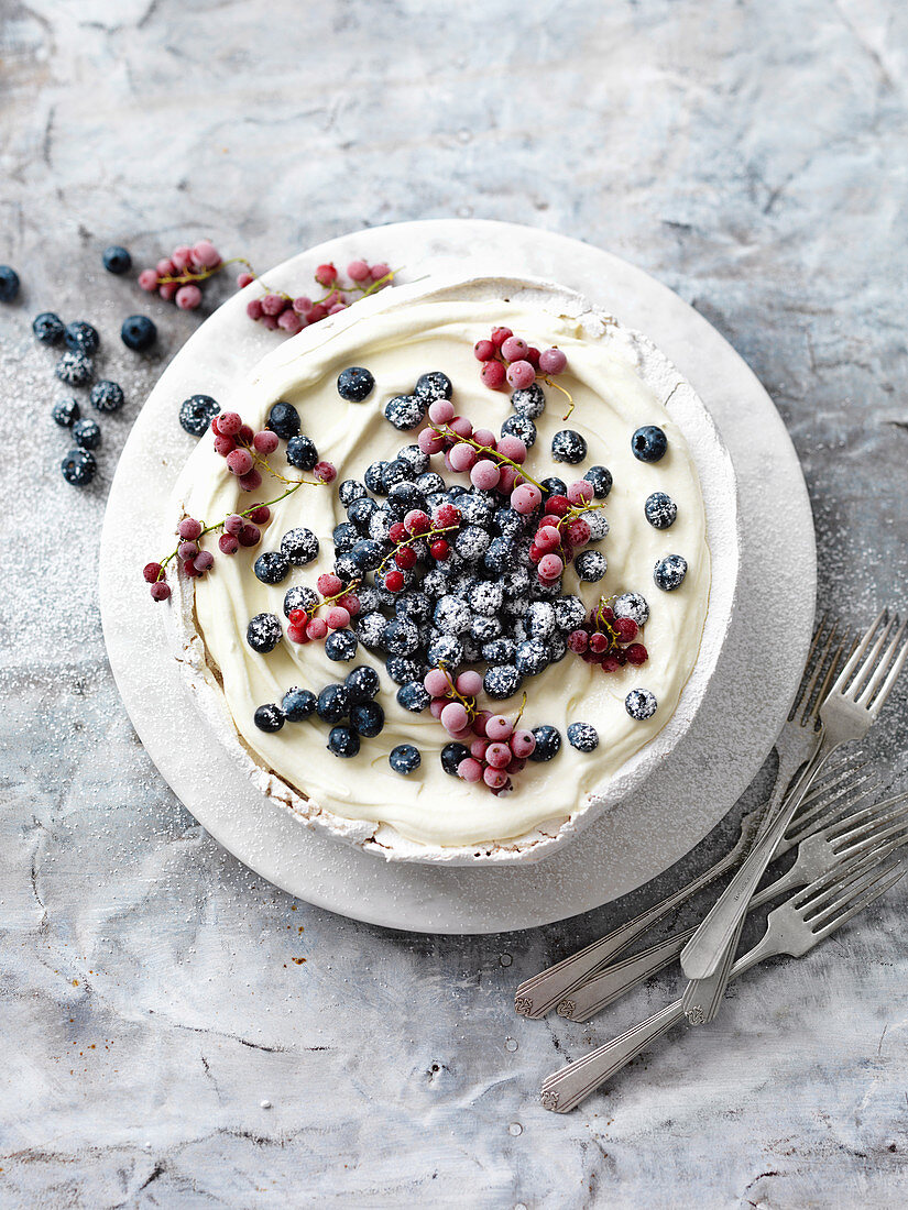 Cinnamon Berry Pavlova