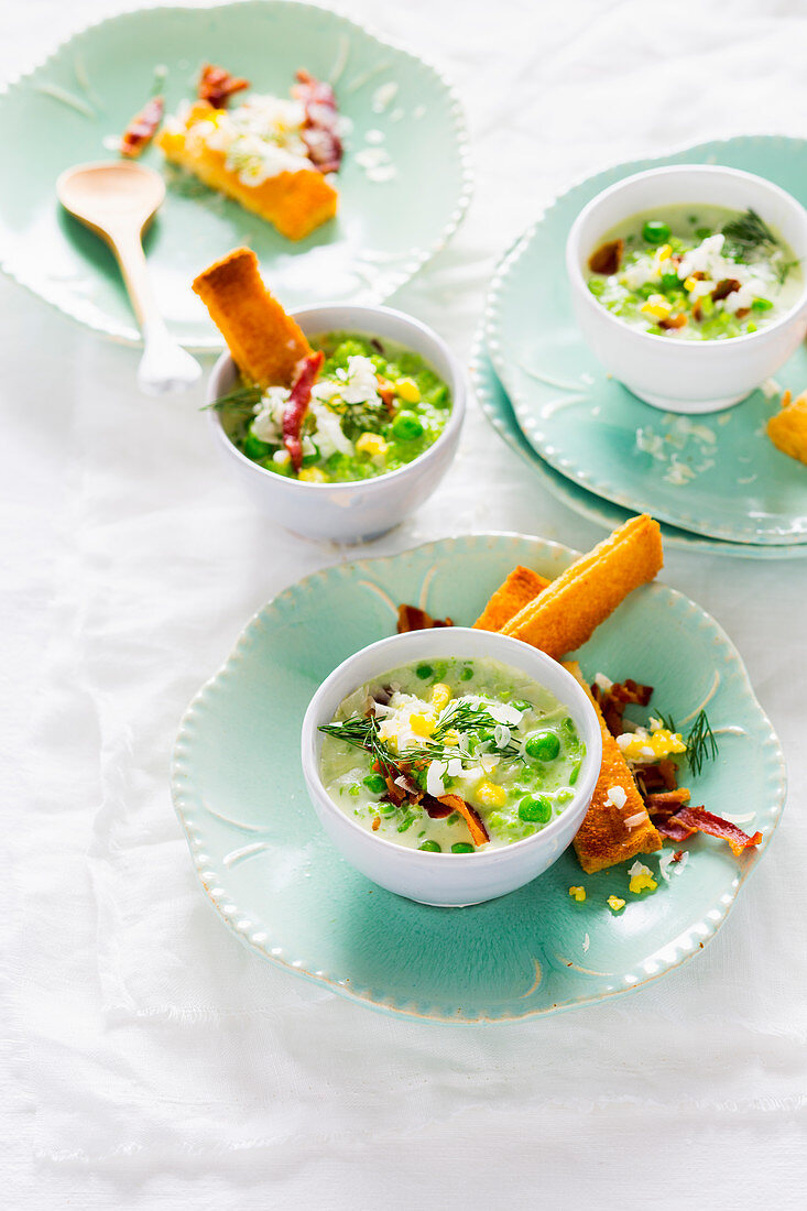 Pea soup with ricotta and diced bacon