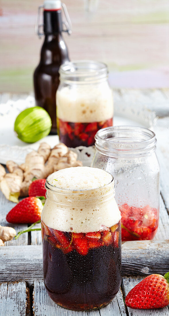 Altbier punch with strawberries, limes and ginger