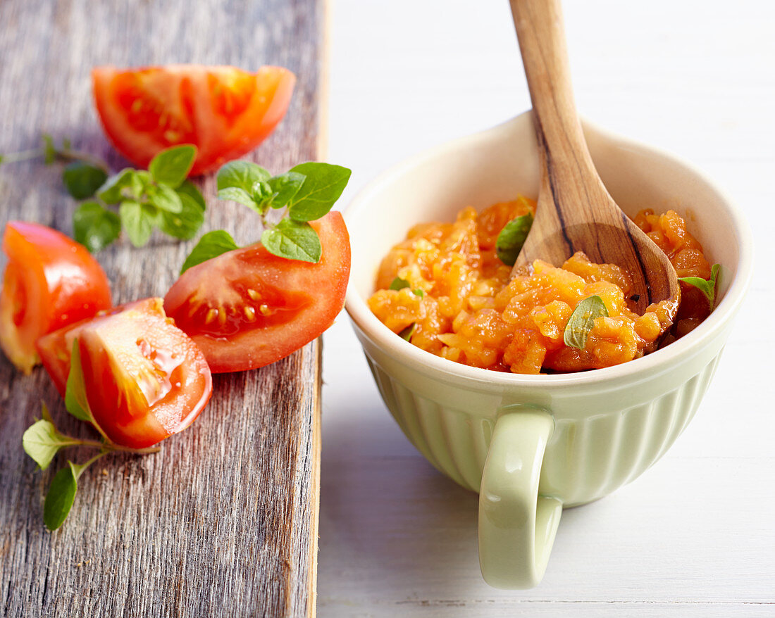 Simple, quick tomato sauce with oregano, olive oil, white wine and cayenne pepper