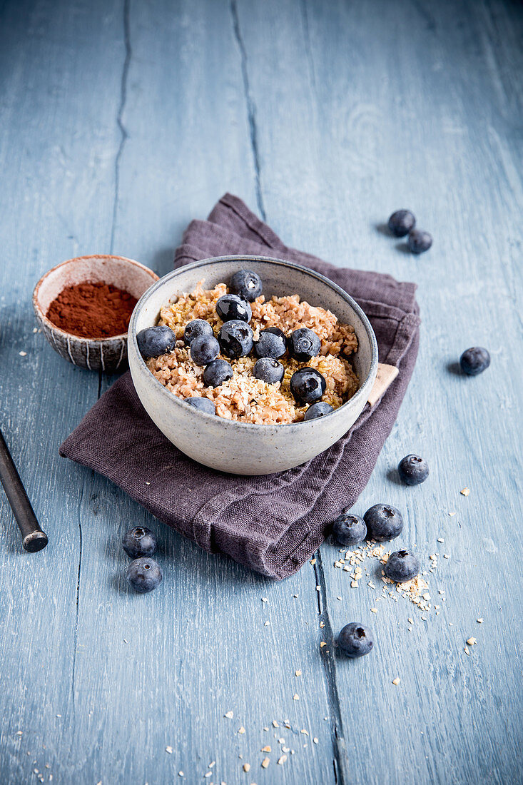 Porridge with cocoa and blueberries