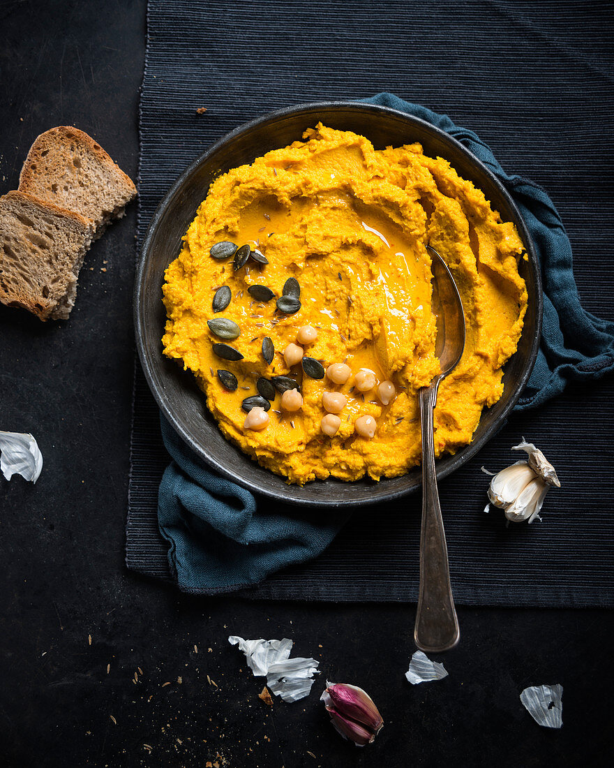 Veganer Kürbis-Hummus (aus Hokkaido und Kichererbsen)