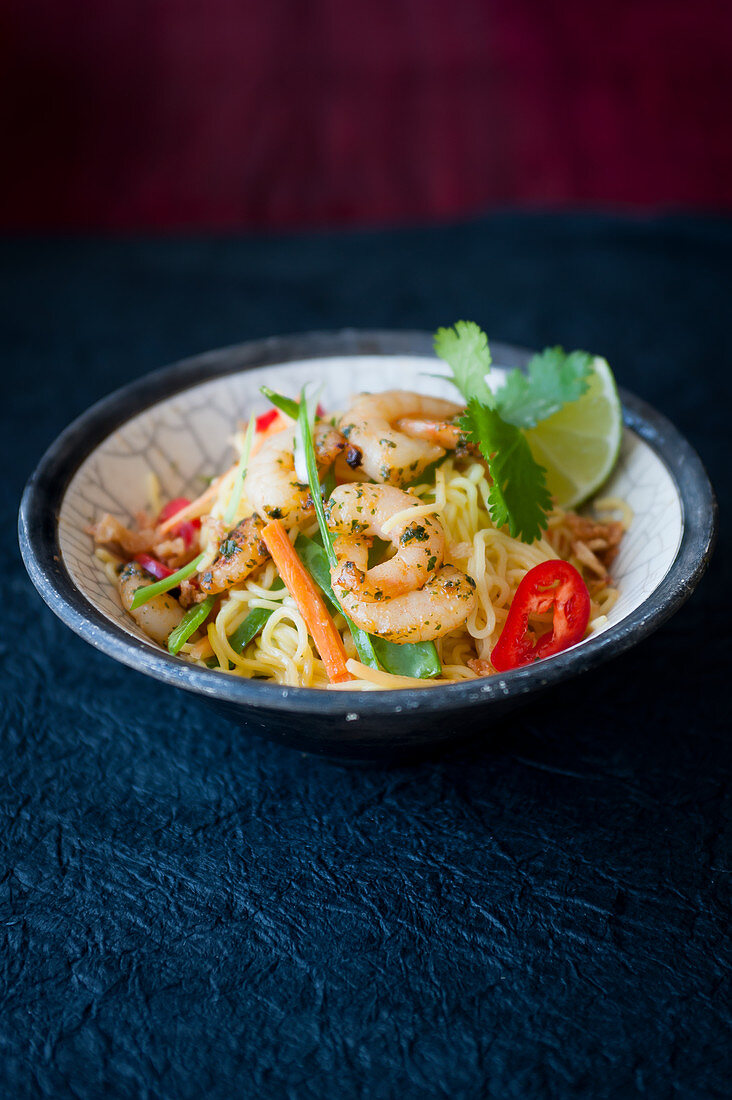 Asian Noodles with Prawns and Vegetable