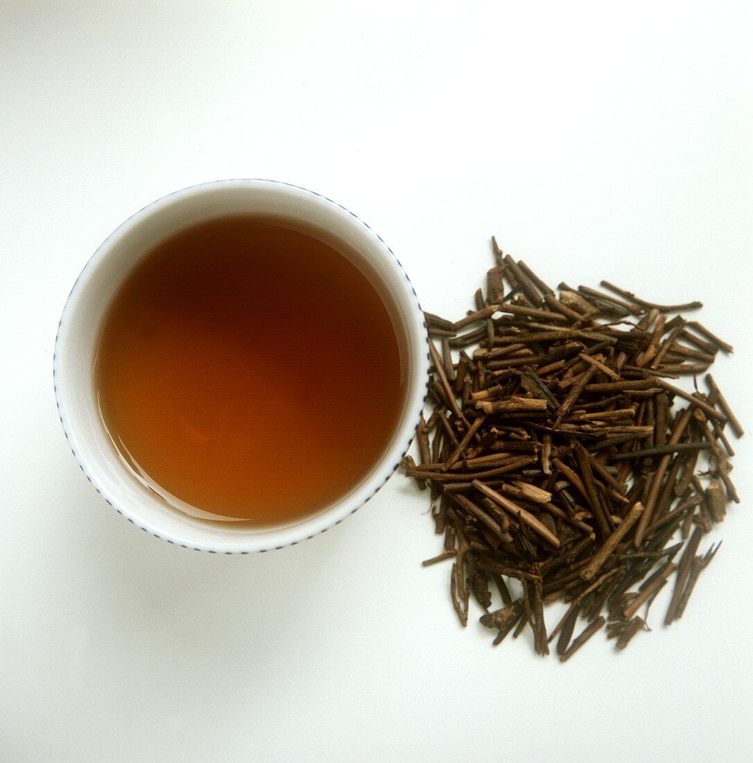 Kukicha (japanischer grüner Tee) & Kukicha-Teestiele