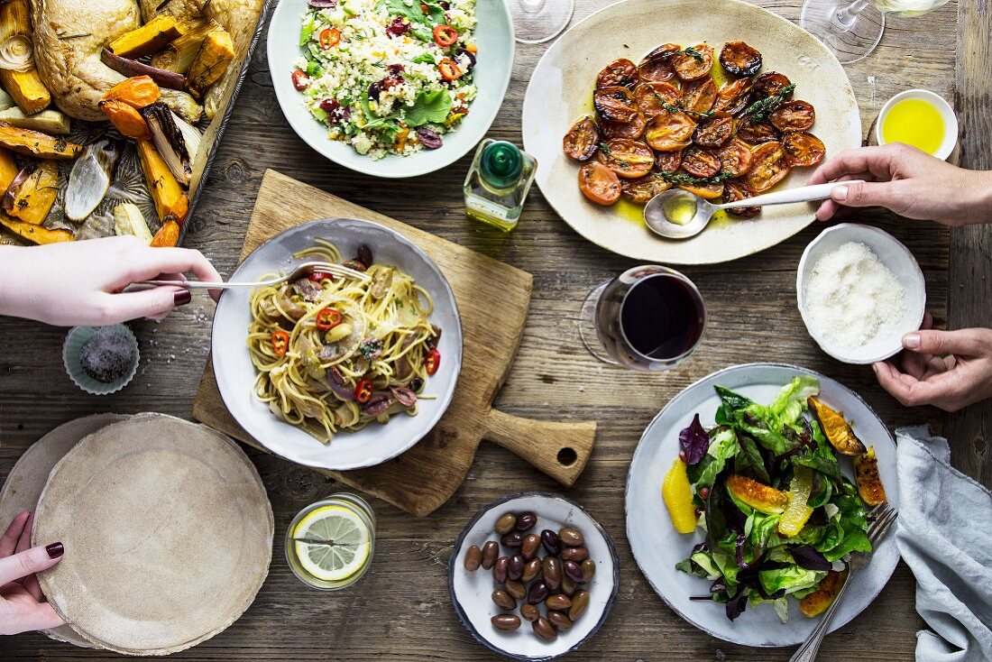 Buffet mit mediterranen Gerichten