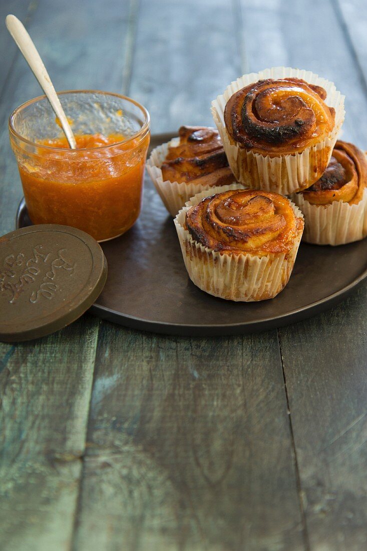 Cinnamon rolls with orange jam