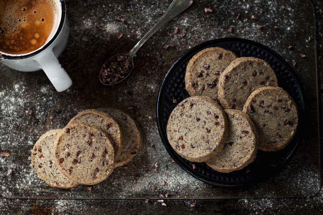 Delicious sable cookies with buckwheat flour, enriched with cocoa nibs