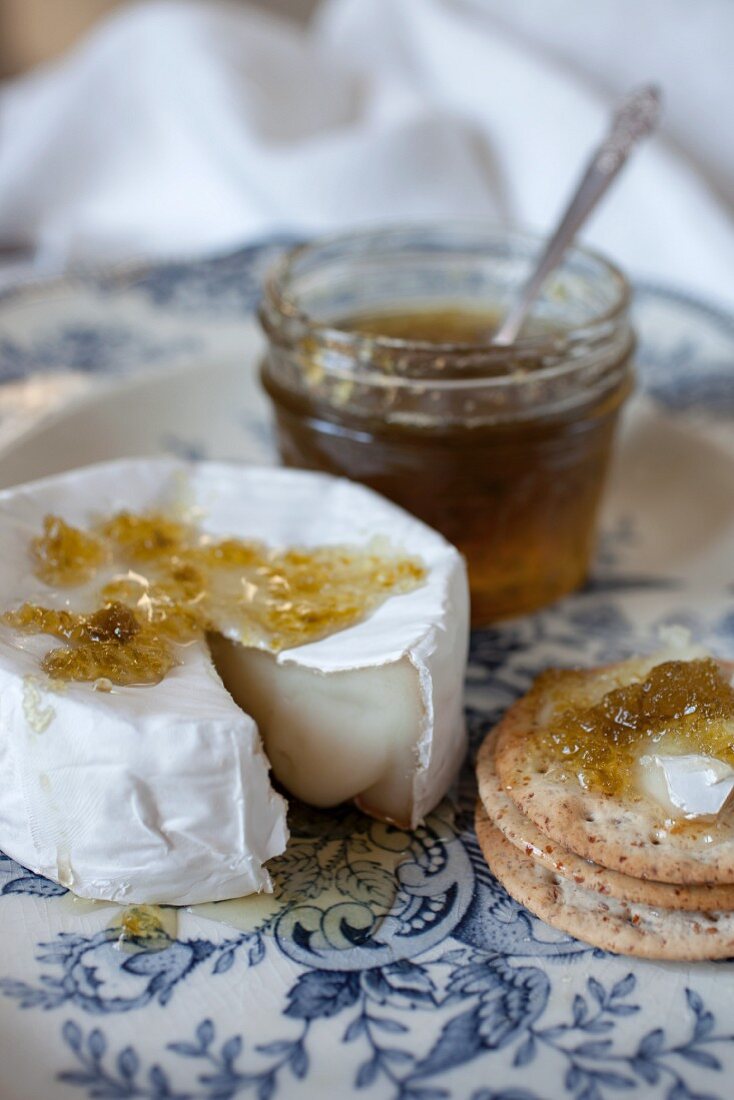 Warm Brie and Jalapeno Jelly