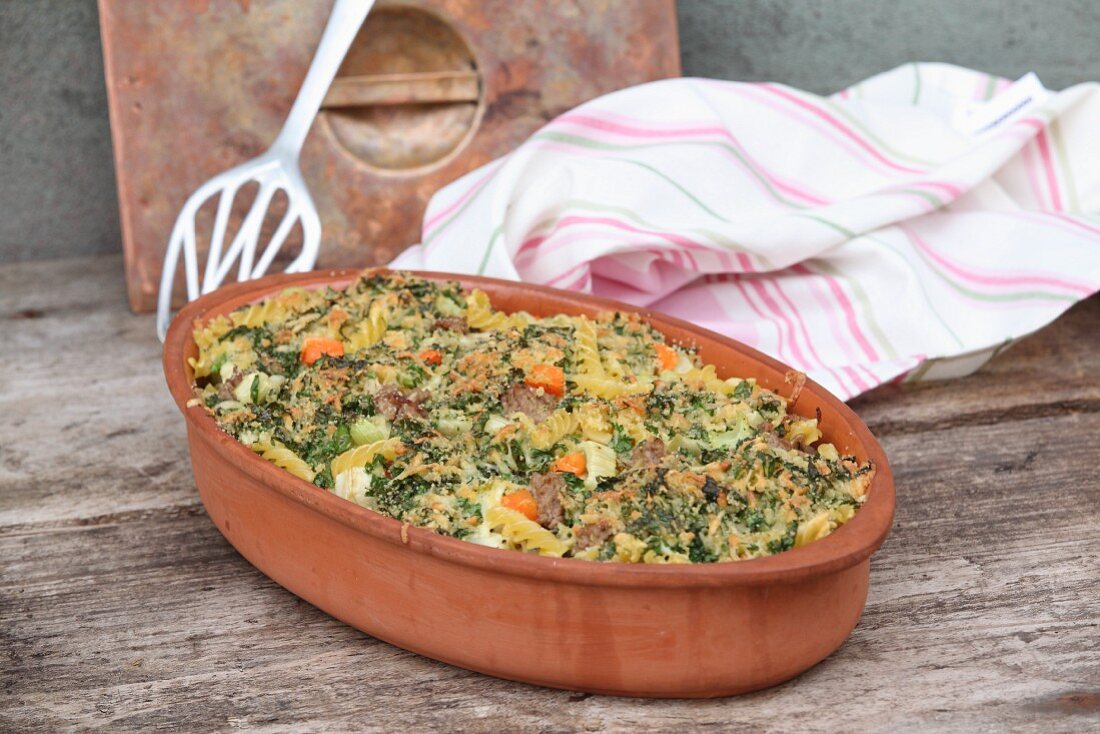 Vegetable pasta bake with a parsley crust