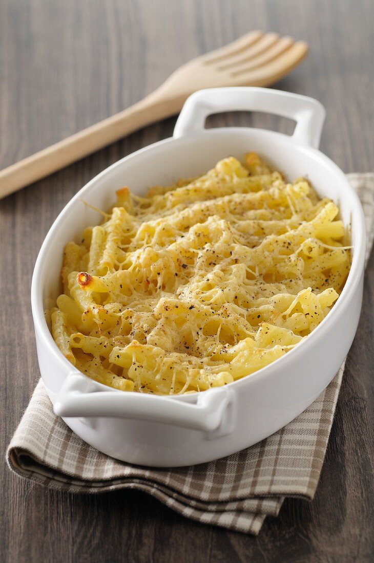 Noodle gratin with cheese