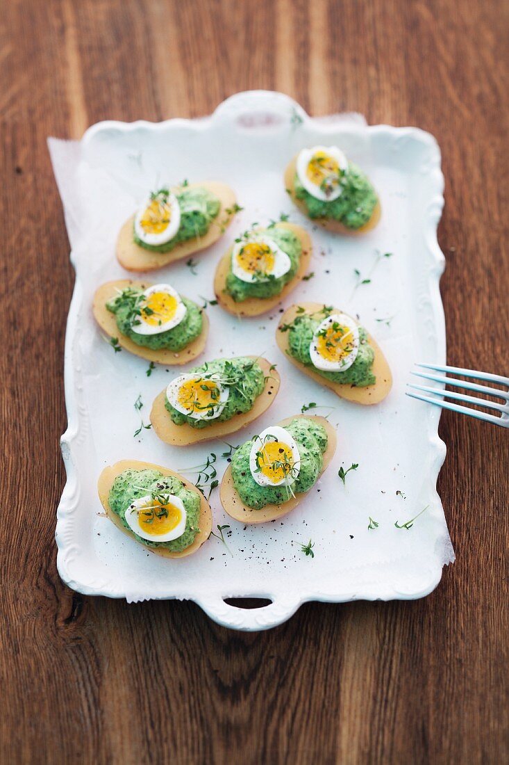 Green sauce with quail eggs and potatoes