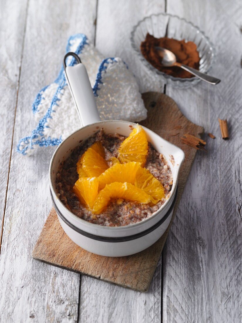 Buchweizen-Chufas-Brei mit Leinsamen und Orangen