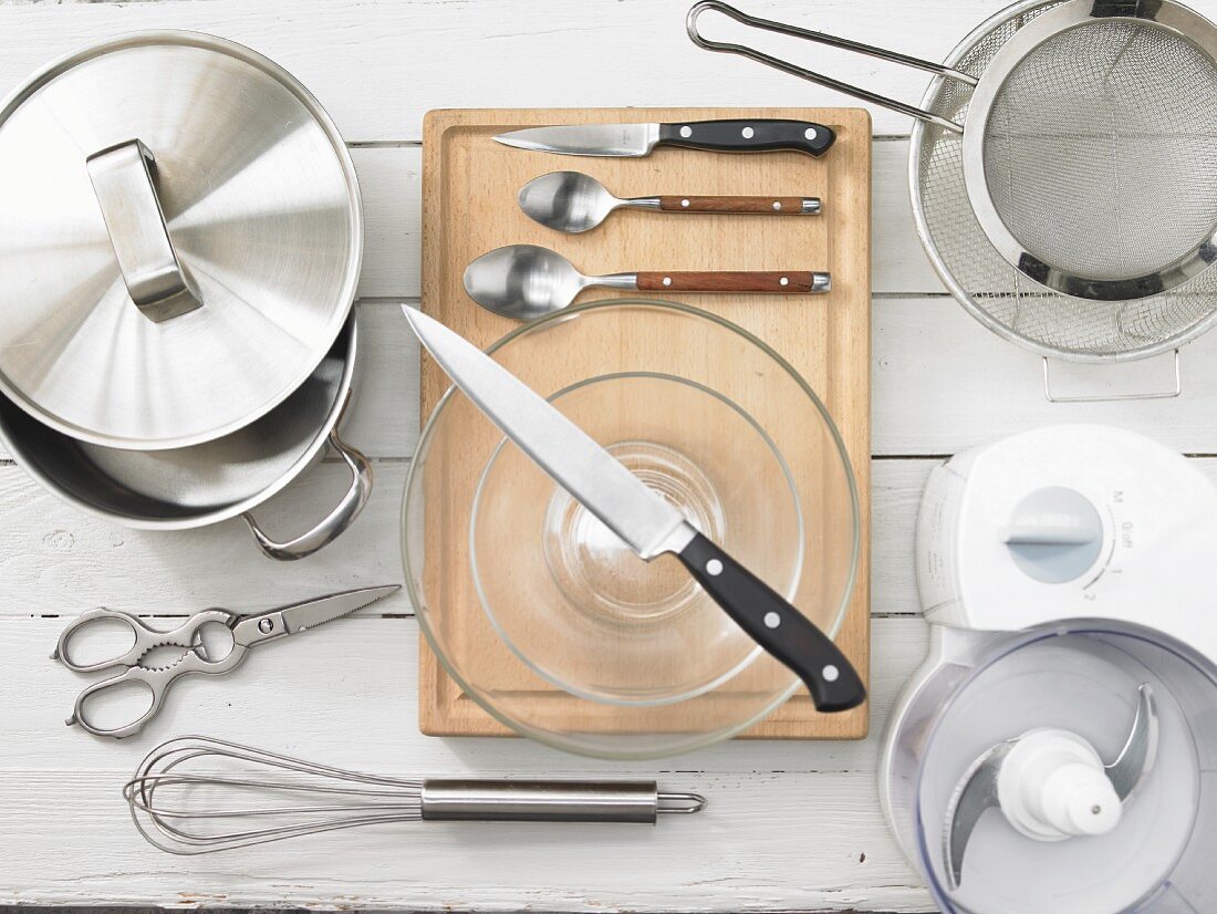 Kitchen utensils for preparing courgettes