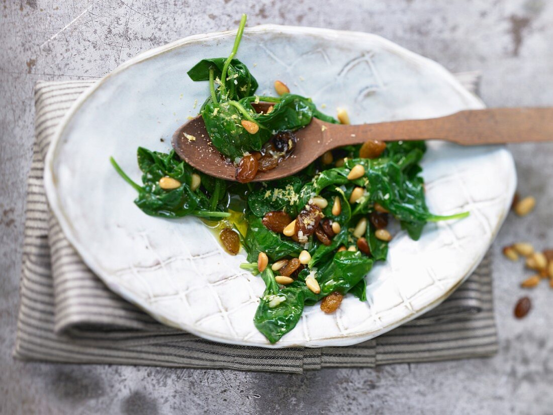 Spinach with pine nuts and raisins