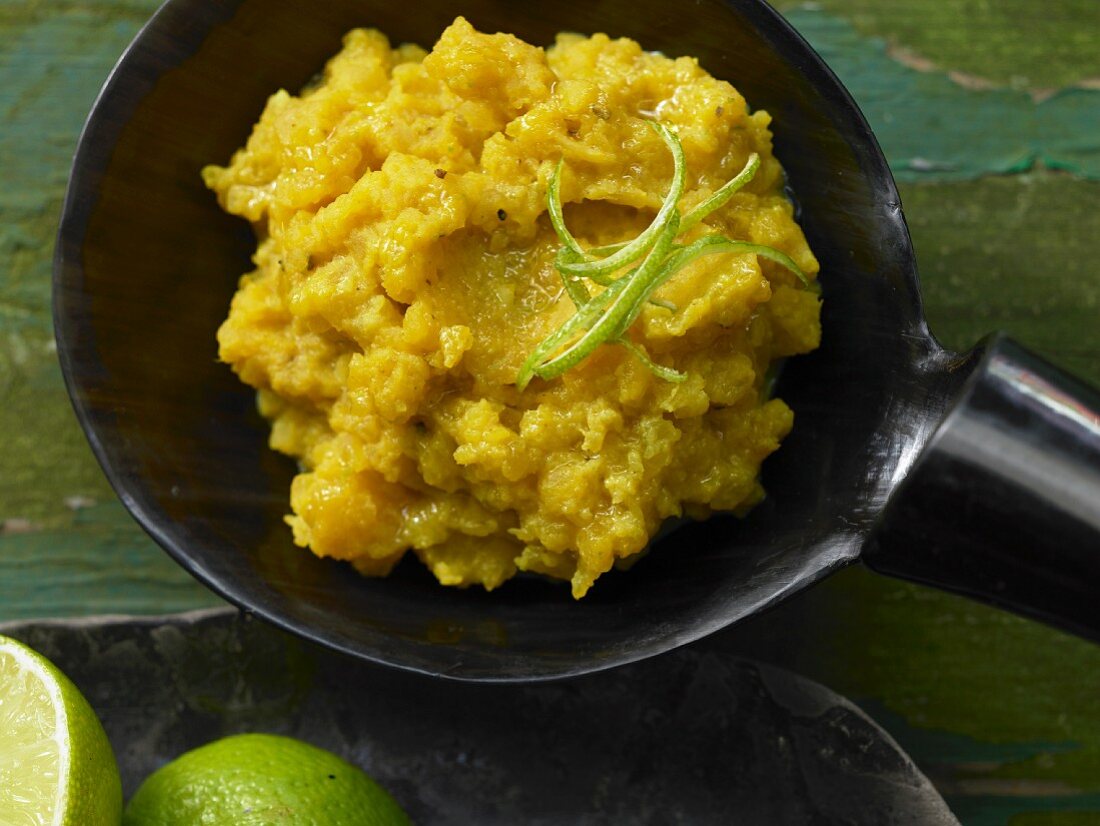 Steckrübenpüree mit Curry und Limette