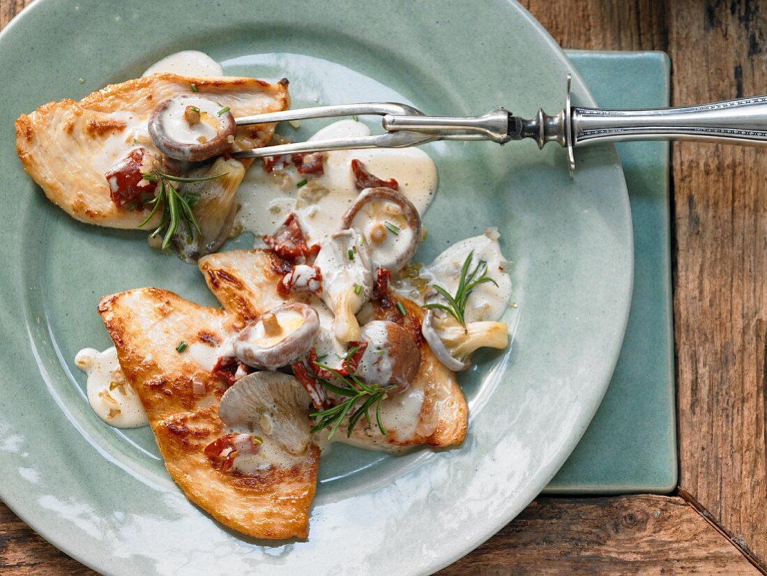 Italian cutlets with mushrooms and dried tomatoes