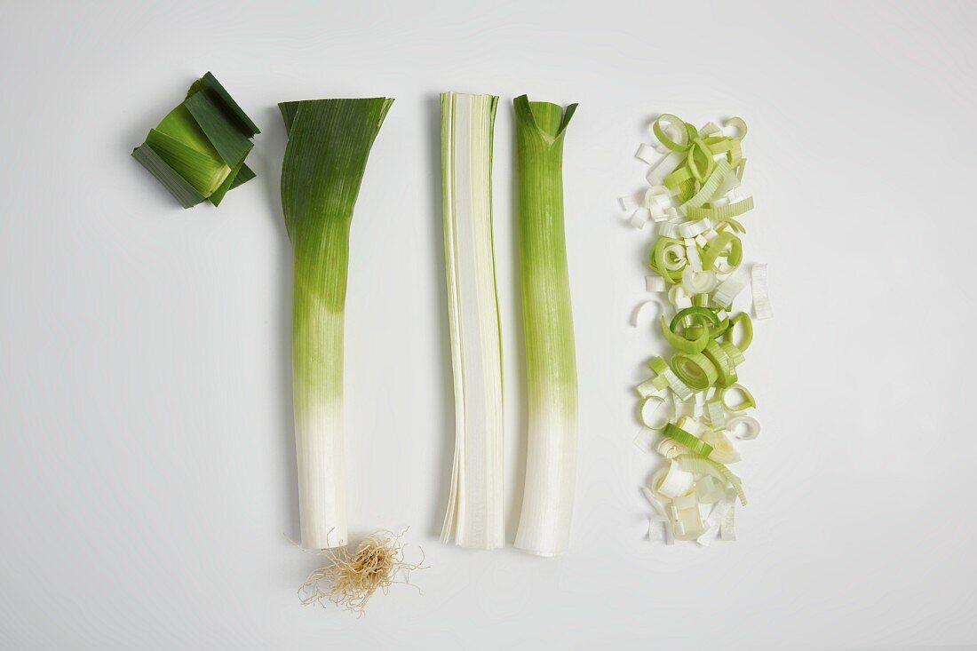 Leek being washed and sliced (step by step)