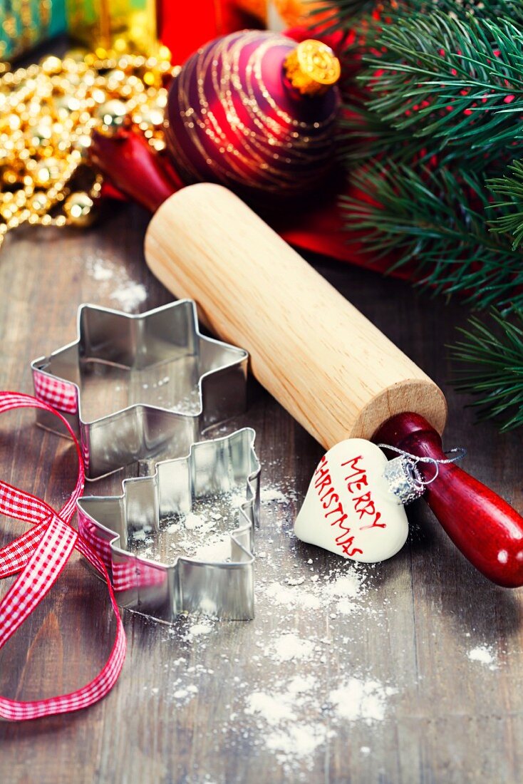 Backutensilien für die Weihnachtsbäckerei