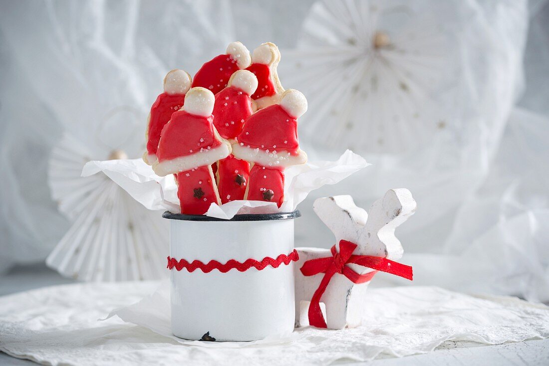 Vegan Christmas biscuits in a cup