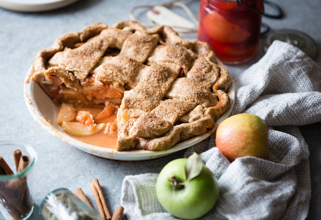 Glutenfreier Gitterkuchen mit Äpfeln und Quitten