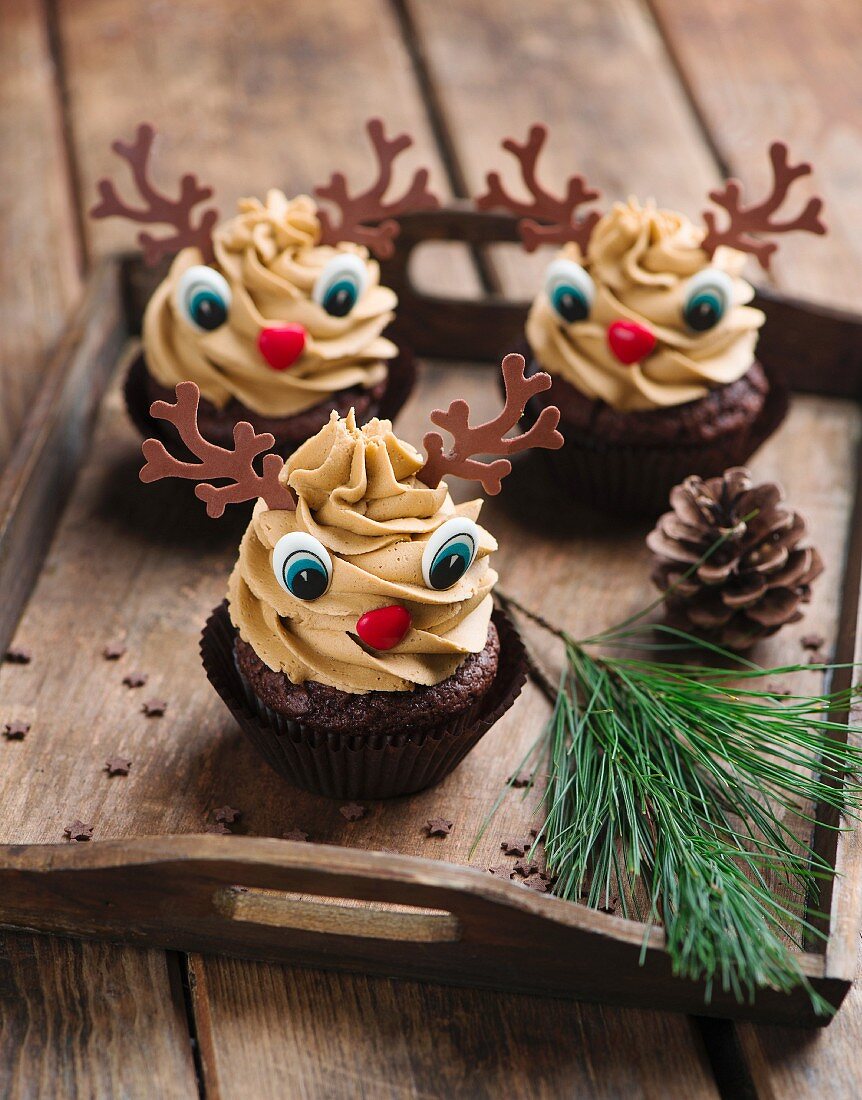 Weihnachtliche Cupcakes mit Elchgesicht