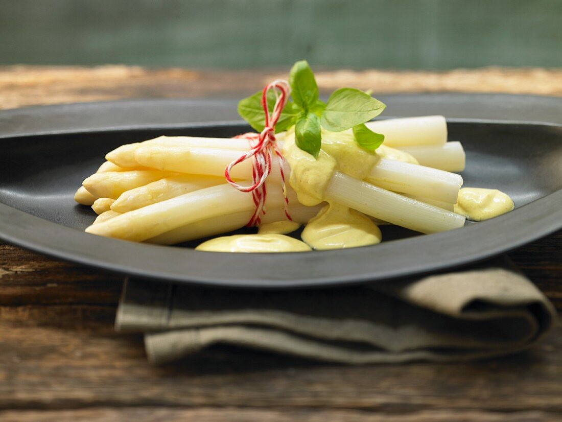 White asparagus with a hollandaise sauce