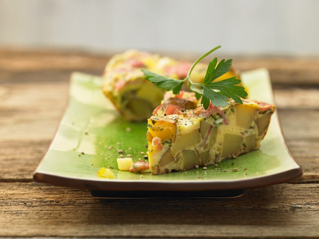 Frittata mit weißem Spargel und Schinken