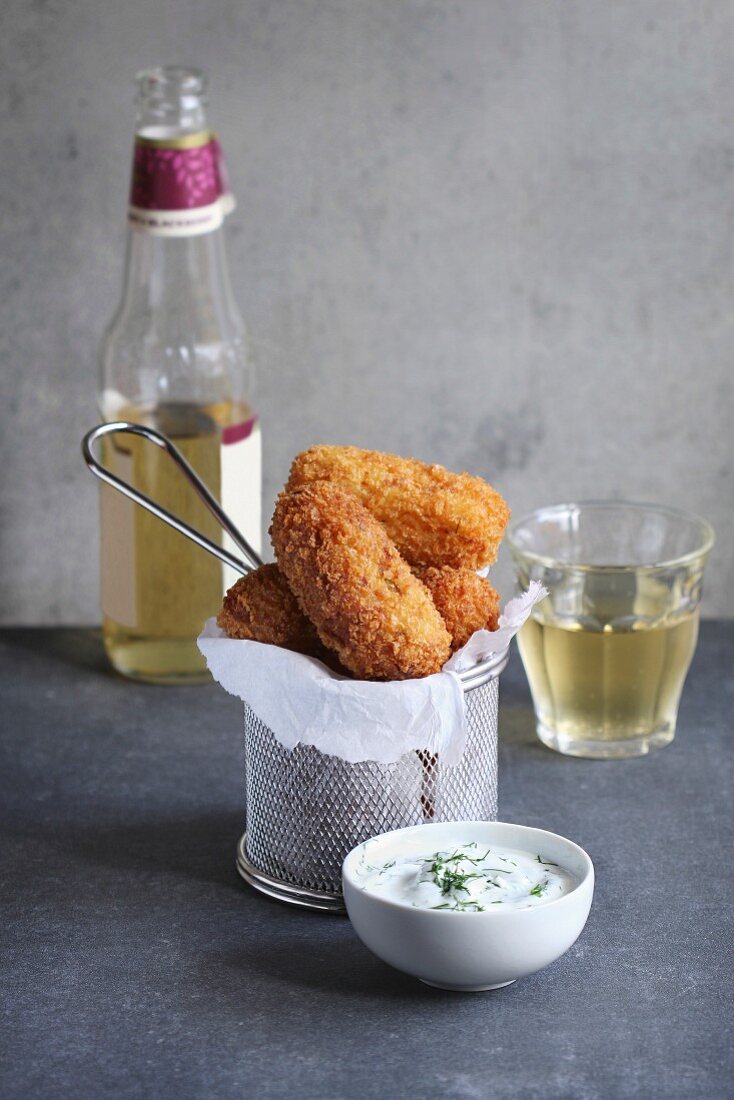 Kartoffel-Käsekroketten mit Joghurtdip