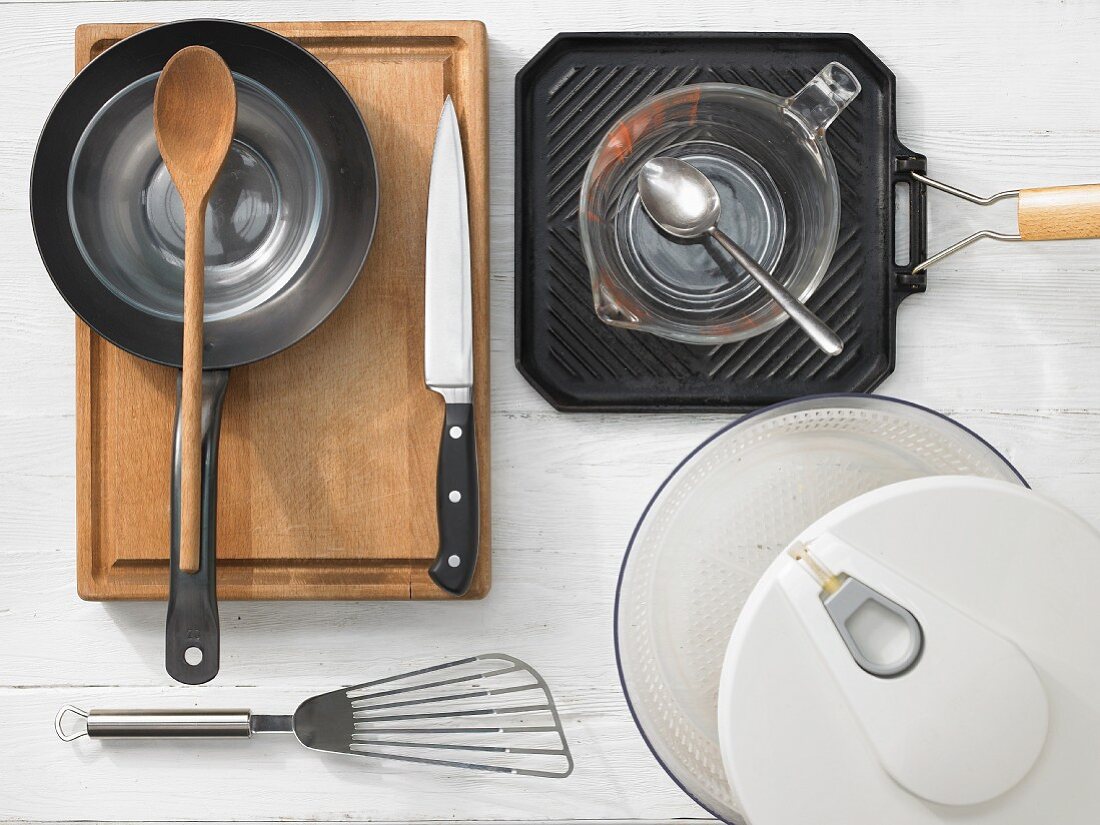 Kitchen utensils: pan, grill pan, salad bowl, spatula, a measuring cup