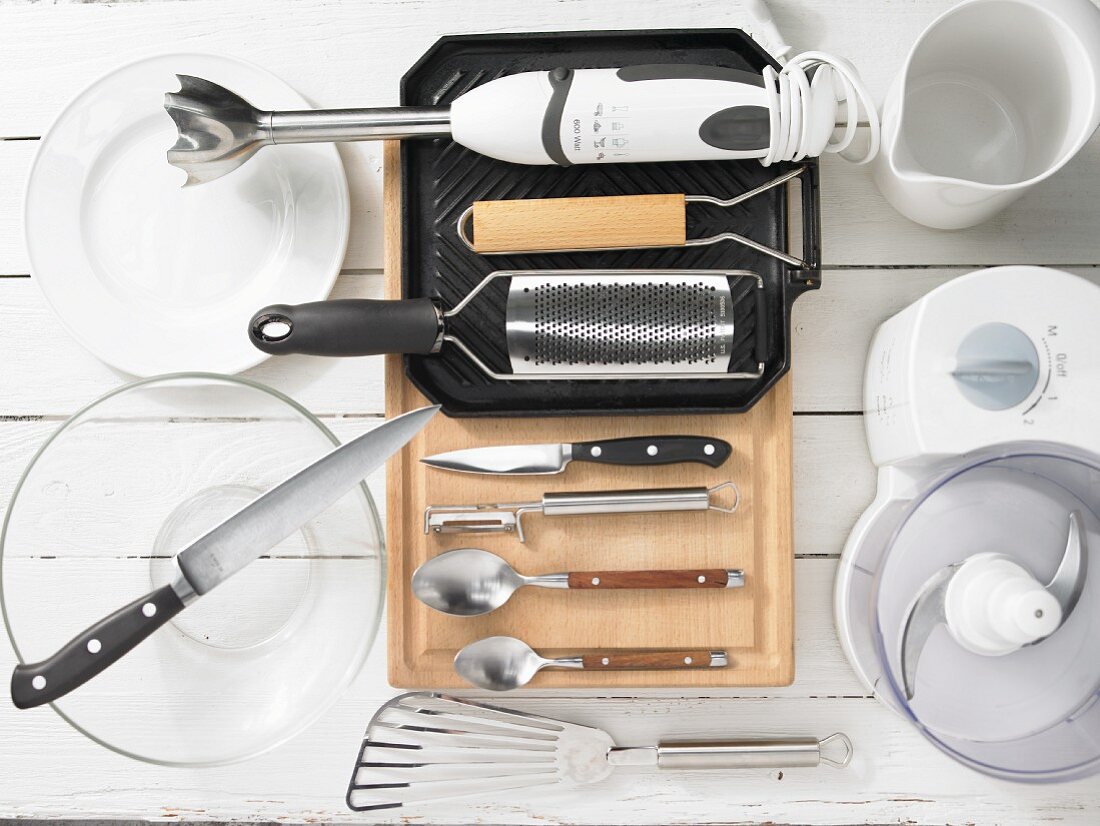 Kitchen utensils for making chicken skewers