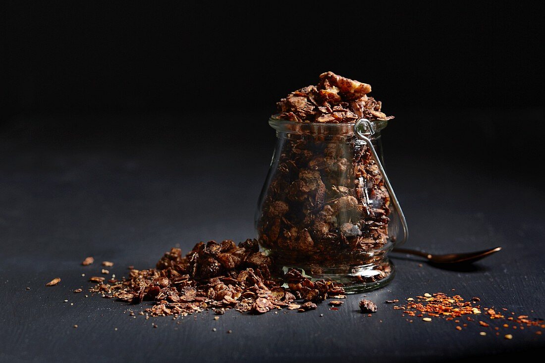 Roasted crunchy muesli with chilli and chia seeds