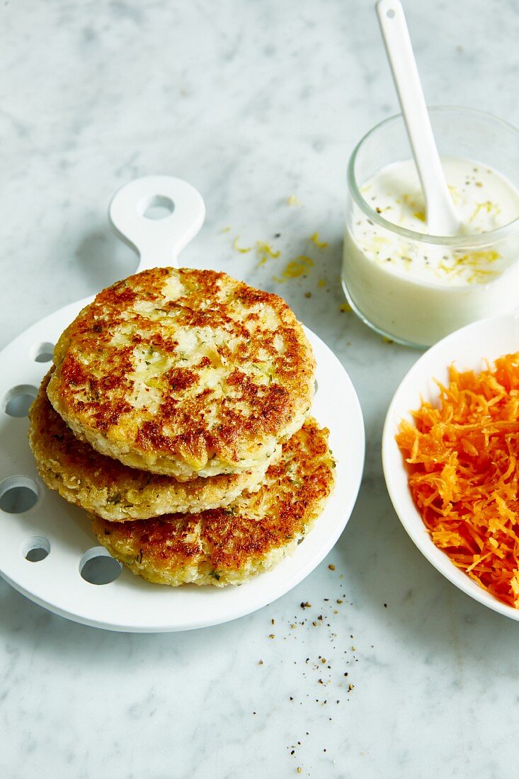 Cauliflower fritters with lemon and yoghurt dip (diet)