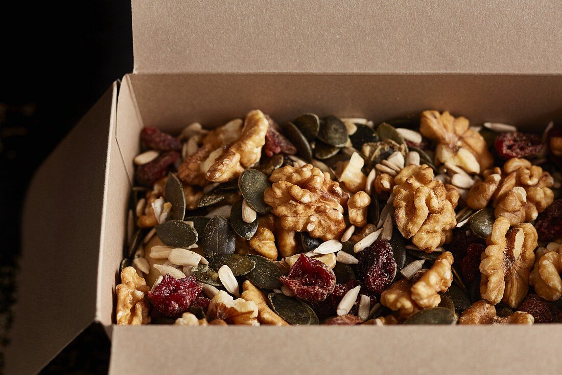 Nut mix with cranberries