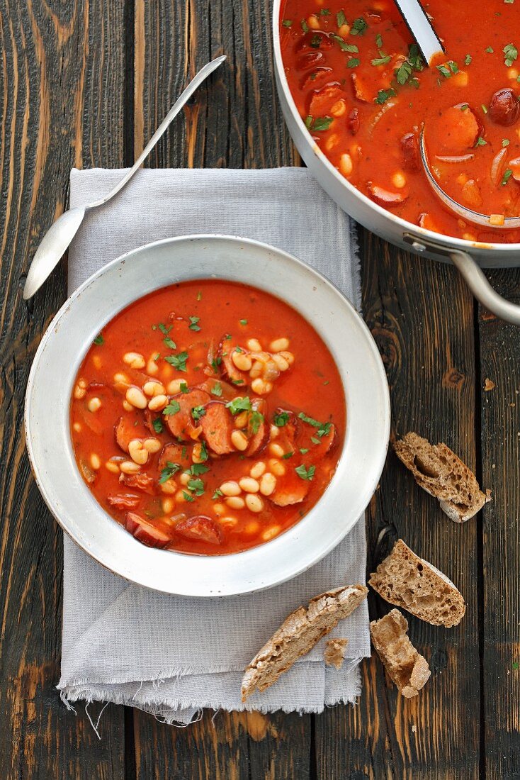 Sausage with bean in tomato sauce