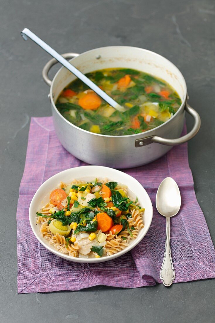 Minestrone with chicken, leek, spinach, corn and wholemeal pasta